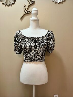 Monteau Los Angeles Black and Cream Smocked Puff Sleeve Crop Top Size Medium